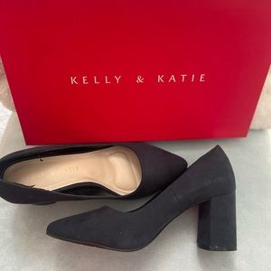 Kelly & Katie - Navy pump - worn once - size 6
